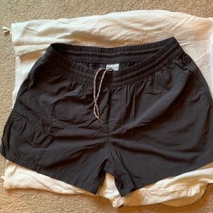 Columbia waterproof shorts with pockets size XL dark gray